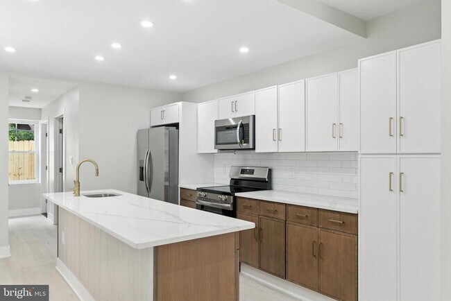 Building Photo - 1626 S 24th St