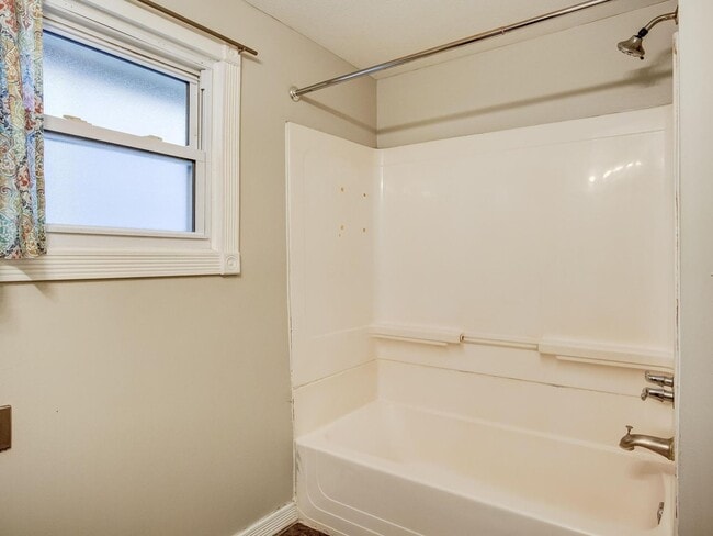 Building Photo - 2 Bedroom House in New Brighton