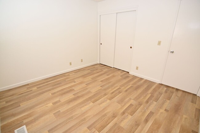 Building Photo - 639 Bolton Ct