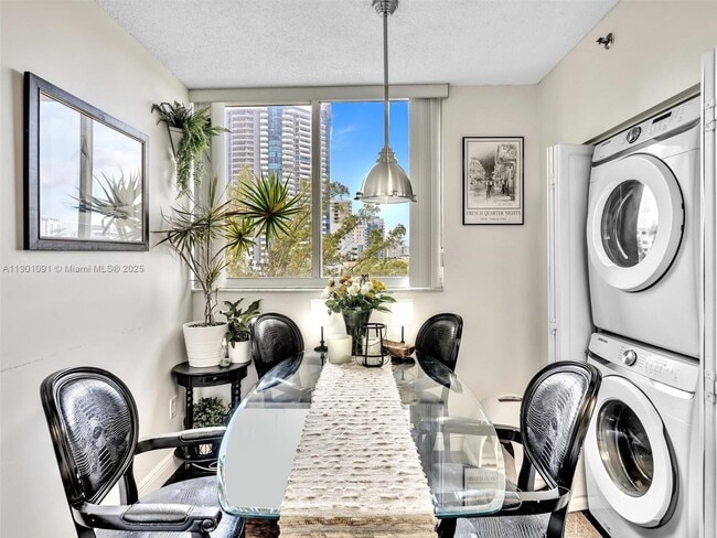 Building Photo - 6422 Collins Ave