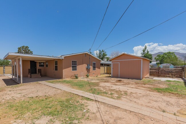 Building Photo - Cozy 3 Bed 2 Bath Home - Pets on Owner Approval!