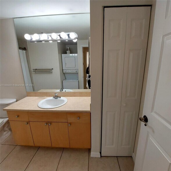 Building Photo - 2630 SW 28th St