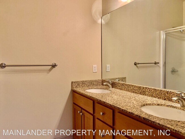 Building Photo - 2 br, 2 bath House - 10606 SE MAIN STREET ...