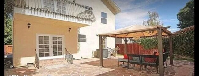 Building Photo - 15242 La Maida St