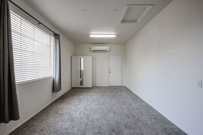 Building Photo - Lovely 4Bedroom/2Bath in the Heart of Chandler