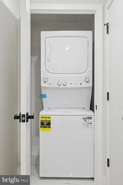 Building Photo - 4522 Baker St