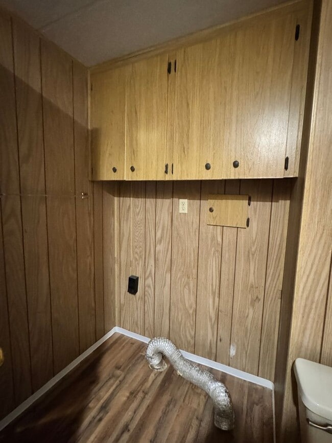 Building Photo - West side 2br with washer/dryer hookup!