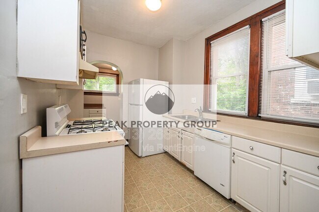Building Photo - 2125 W Clifton Ave