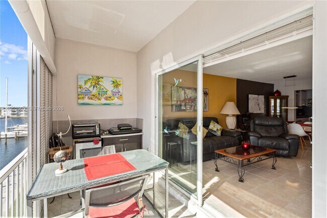 Building Photo - 2200 Diana Dr