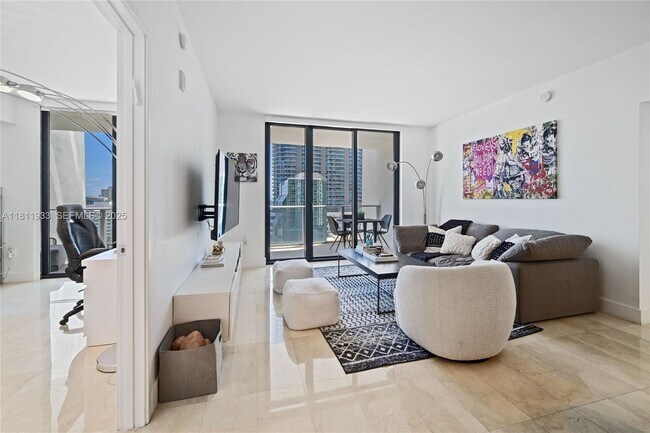 Building Photo - 1010 Brickell Ave