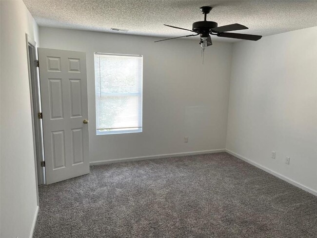 Building Photo - 30 Chesterfield Ct