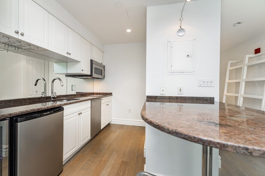 Building Photo - 1 Huntington Ave