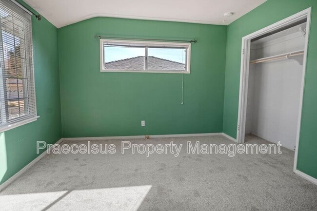 Building Photo - 5960 Nagel St