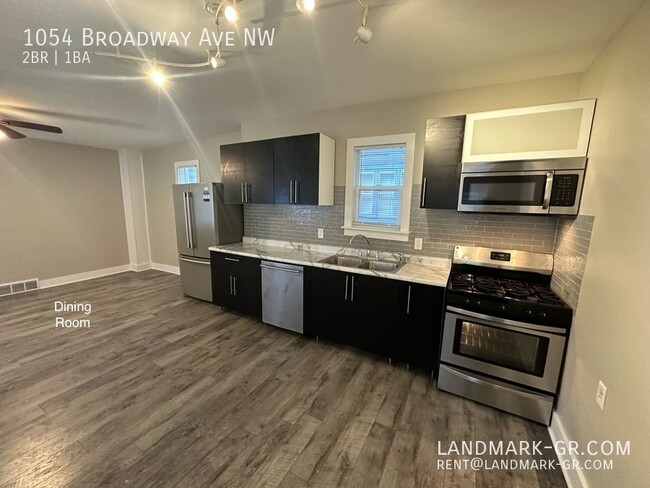 Building Photo - Updated 2-3 Bed, 1-Bath – First Month $1,0...