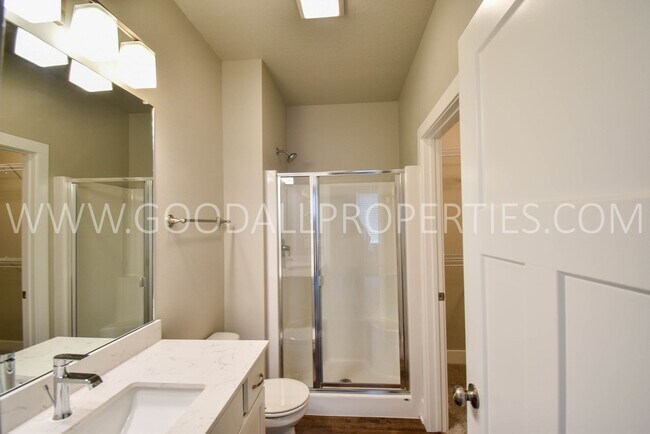 Building Photo - Modern Style Ranch, 3 bedroom 2.5 bath hom...