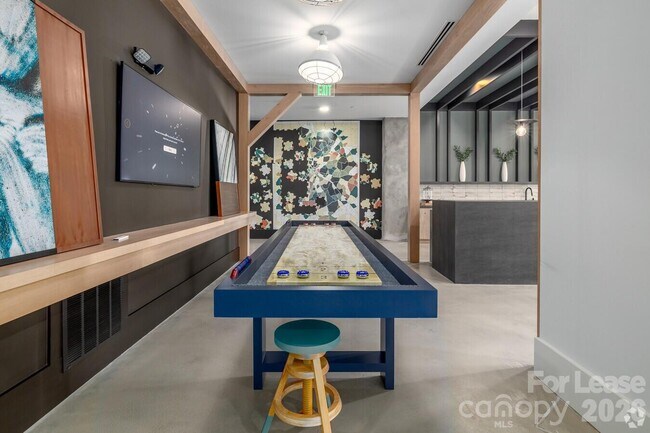 Building Photo - 536 W Tremont Ave