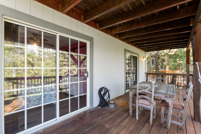Building Photo - 221 Grizzly Rd