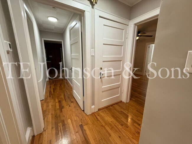 Building Photo - Spacious 3 Bedroom Home with Primary Suite on Main Level and 2-Car Carport