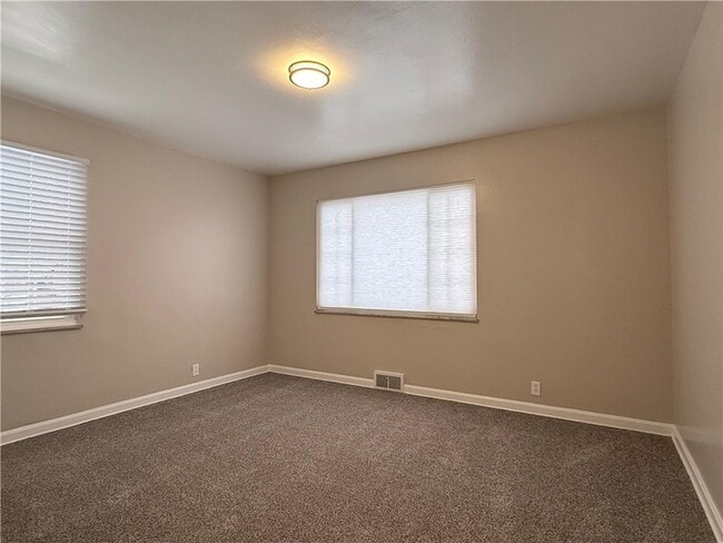 Building Photo - 714 Pershing St