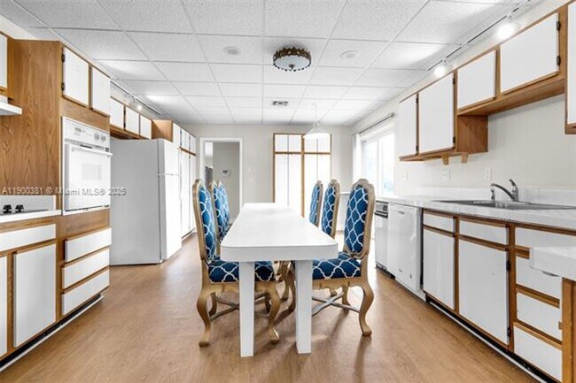 Building Photo - 14820 Naranja Lakes Blvd