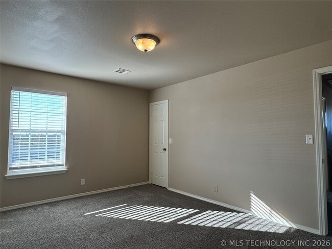 Building Photo - 14780 S Fern Pl