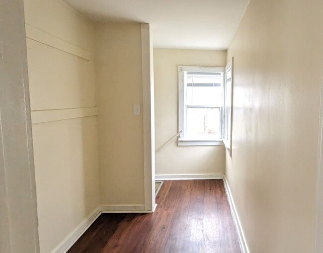 Building Photo - 1343 E. Broadway. House with basement and ...
