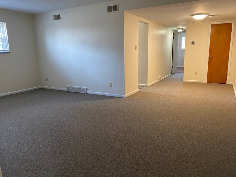 Building Photo - 411 Poplar Ave