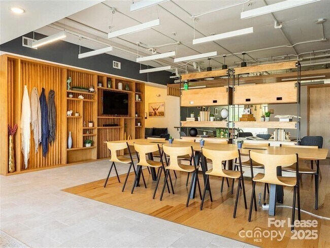 Building Photo - 1824 N Brevard St