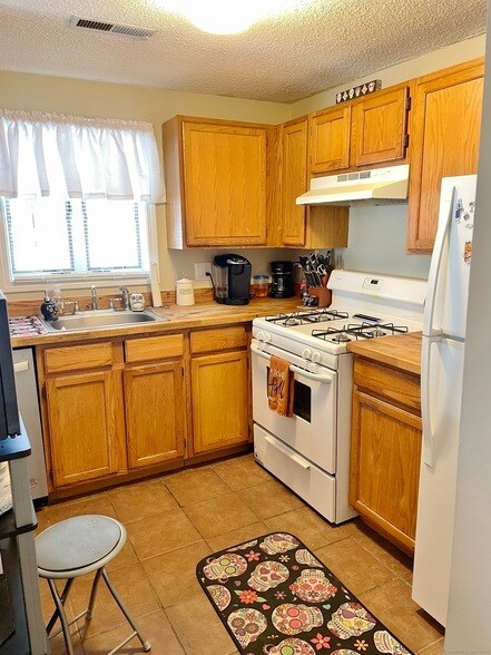 Building Photo - 718 Quinnipiac Ave