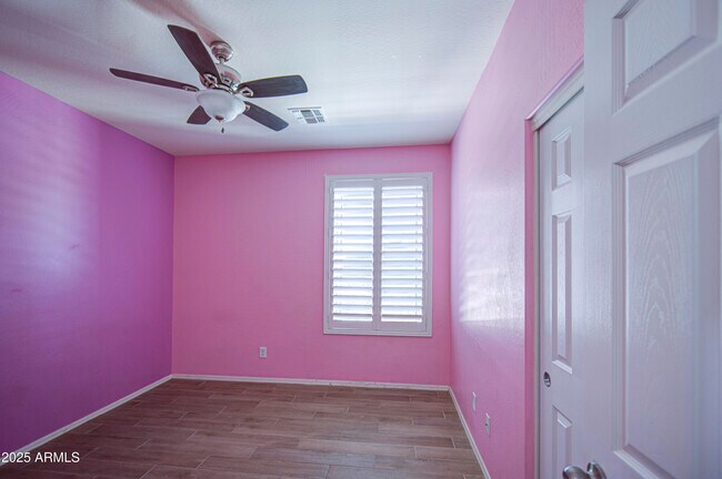 Building Photo - 6826 W Charter Oak Rd