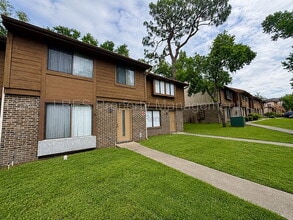 Building Photo - 4974 Sanoma Village