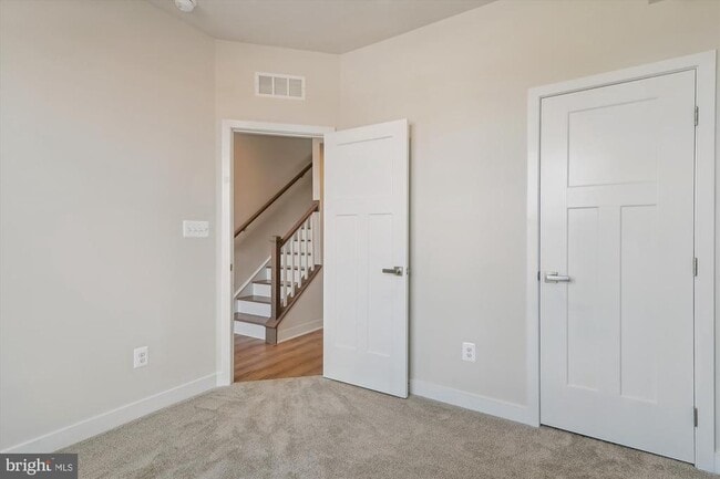 Building Photo - 4328 Ellipse Ter