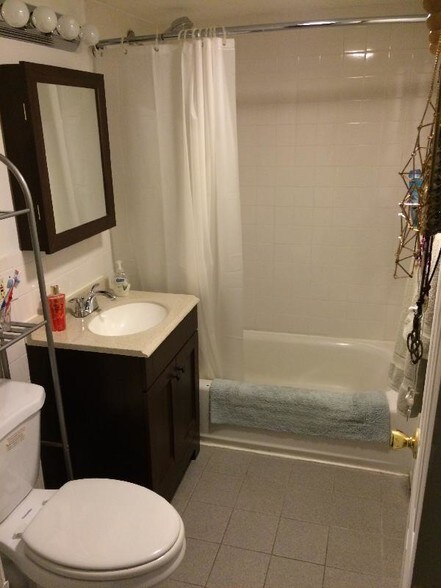 Building Photo - 27 St Stephen St