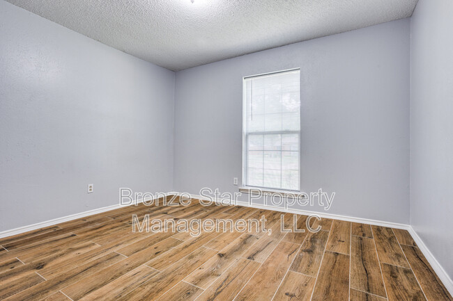 Building Photo - 1414 Woodcreek Dr