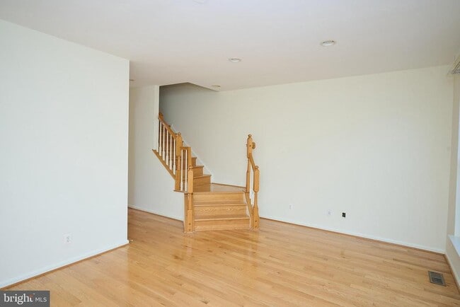 Building Photo - 43259 Sunderleigh Square