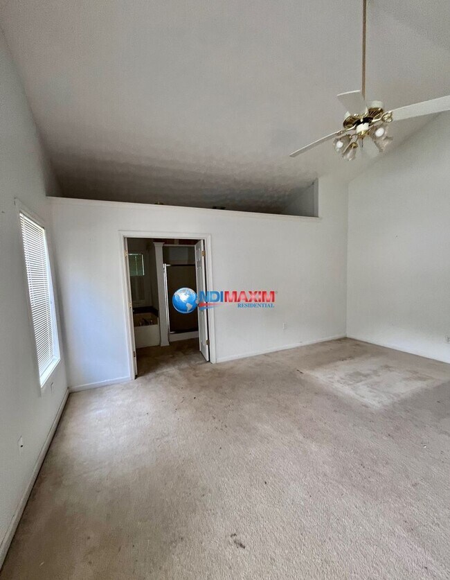 Building Photo - Spacious ranch in the DISCOVERY cluster in...