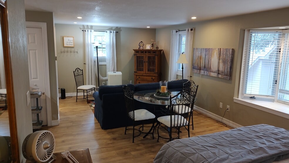 Kitchen and seating area - 2900 Valley Oak Dr
