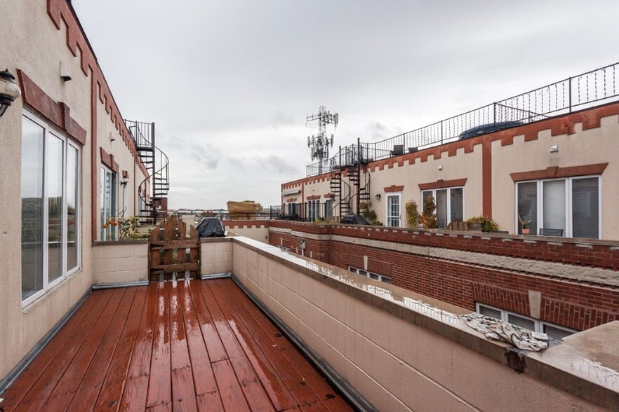 Building Photo - 2427 N Clybourn Ave