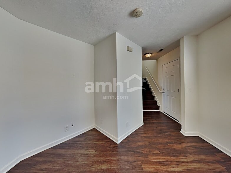 Building Photo - 7460 Maggie Dr