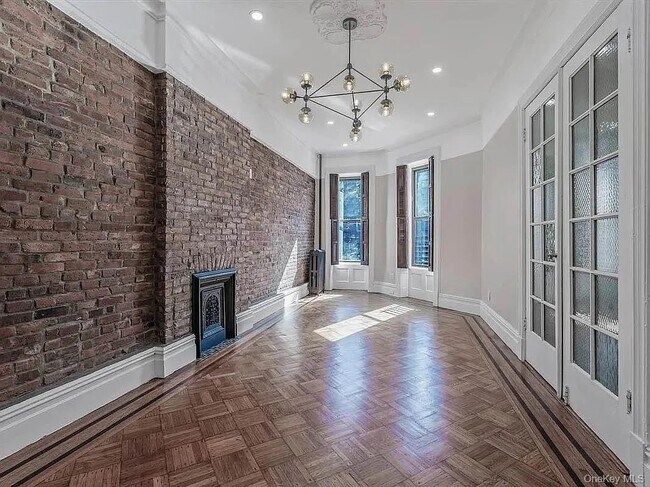 Building Photo - 643 Decatur St