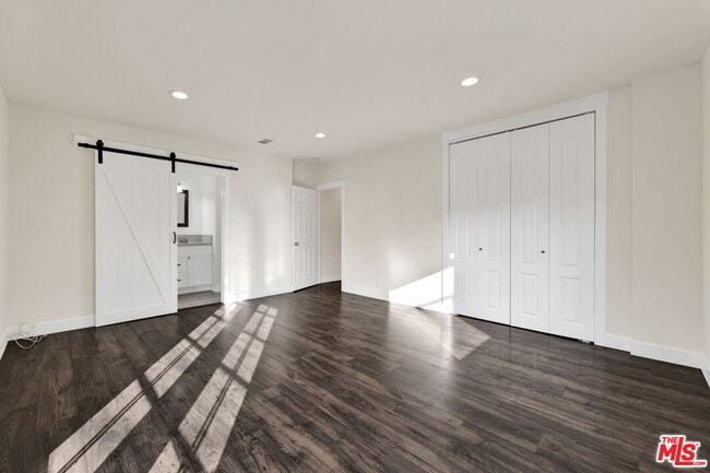 Building Photo - 6323 Farmdale Ave