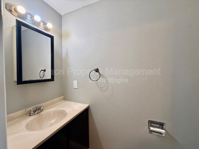 Building Photo - 7899 York St