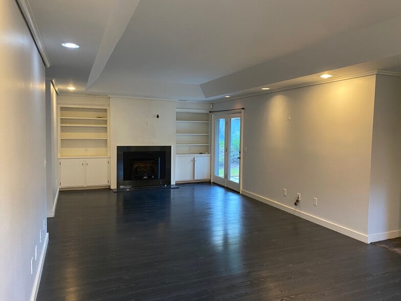 Building Photo - 2218 Graystone Dr