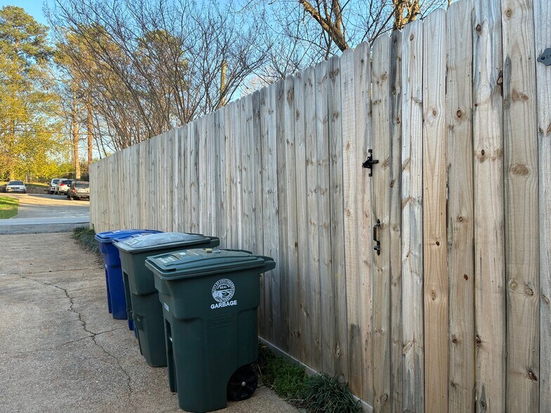 Building Photo - 6946 Hickory View Ln