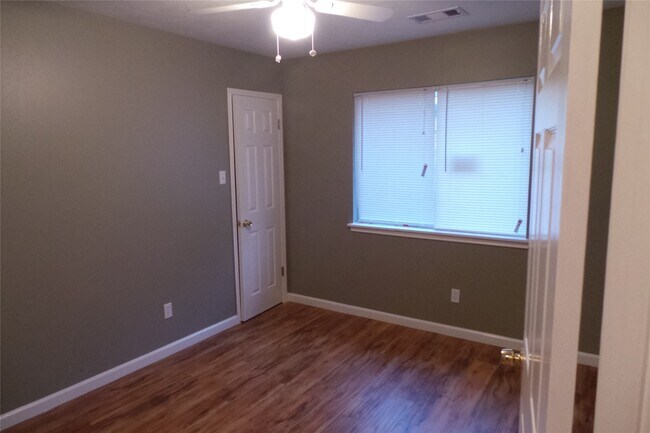 Building Photo - 4918 Sterling Crossing