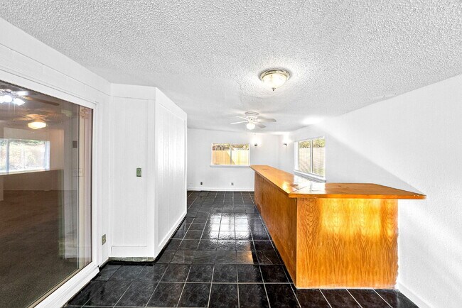 Building Photo - MINUTES FROM LACKLAND, MILES FROM BORING