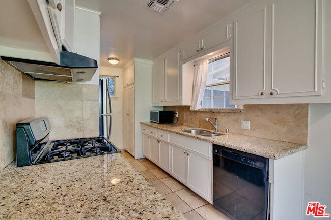 Building Photo - 10829 Kling St