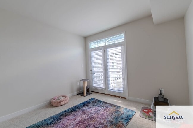 Building Photo - 100 Matisse Pl