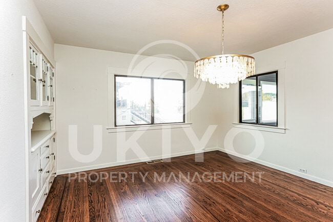 Building Photo - 891 57th St