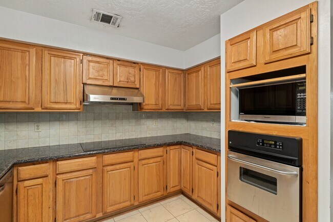 Building Photo - 3118 Kempwood Dr